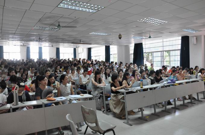 学院召开2011级学生教育实习暨毕业论文动员大会