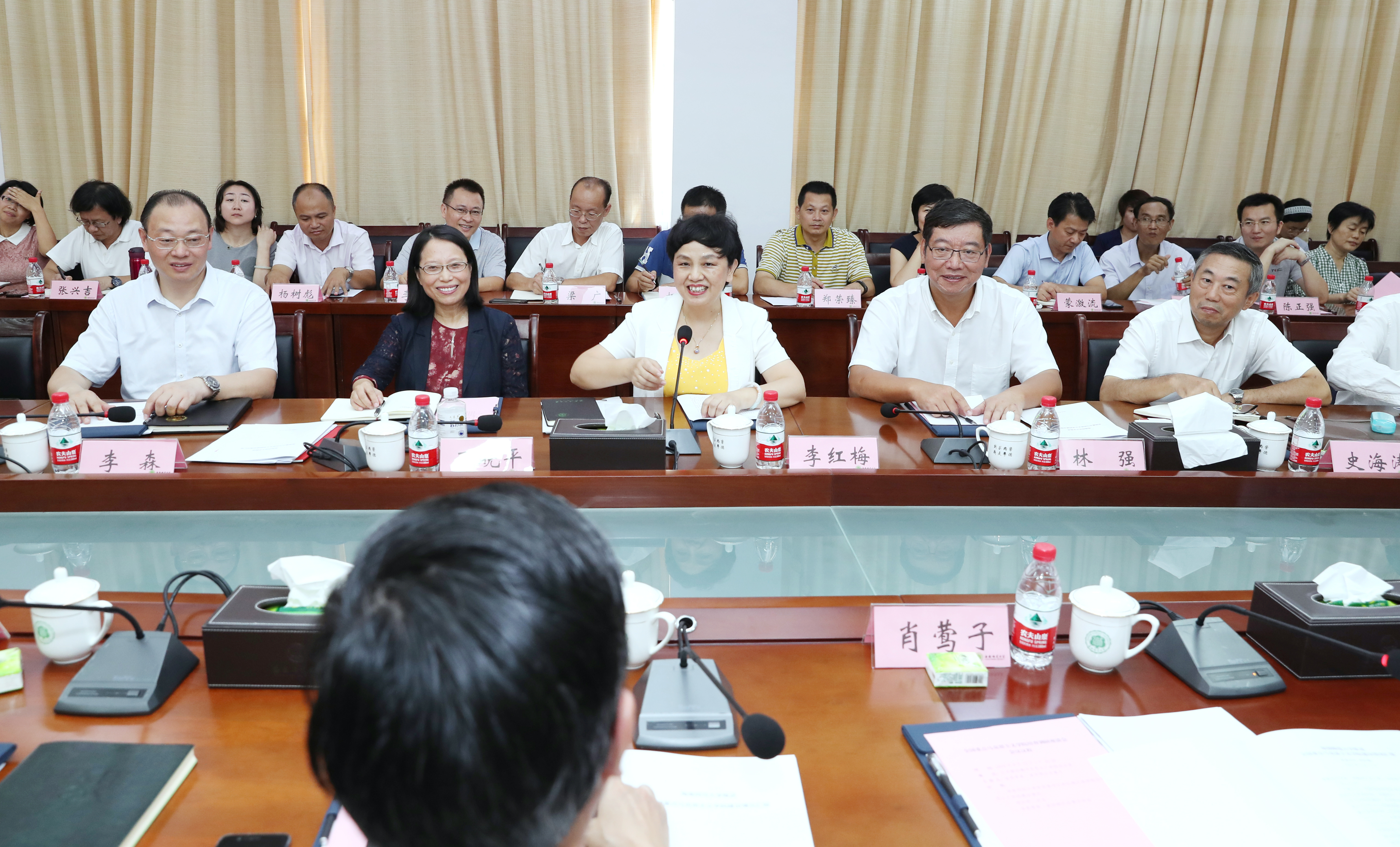 省委常委、宣传部部长肖莺子调研我校全国重点马院培育工作