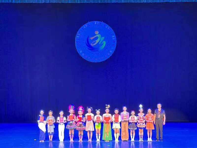 喜报！六(5)班张可馨同学参加海南省中小学艺术展演荣获小学组舞蹈（独舞）一等奖