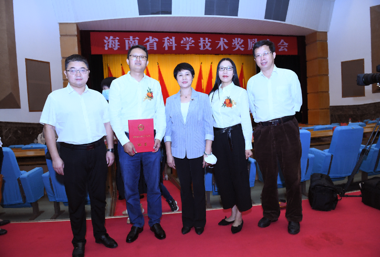 过建春率队参加海南省科学技术奖励大会